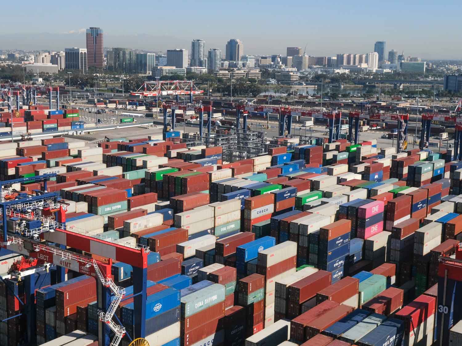 Tariff Front-loading Pushes US Imports from Record Highs to Year-End Declines